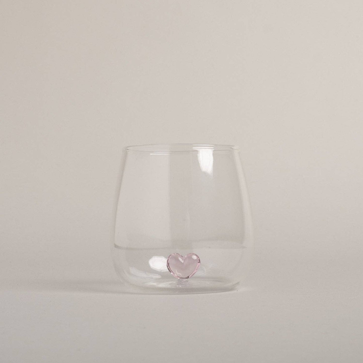 Verre à boire en forme de cœur rose